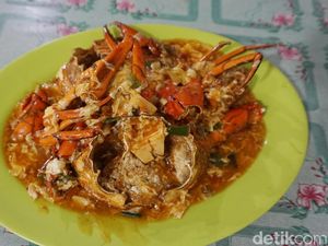 Nikmatnya Kepiting Saus Padang di Seafood Bu Haji 99