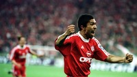 Giovanni Elber bikin 25 gol dari 69 penampilan bersama Bayern Munich dan Lyon di Liga Champions. Elber di posisi keempat. (Jamie McDonald/ALLSPORT)