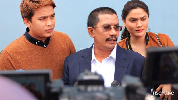 Billy Syahputra, kuasa hukum, dan Hilda Vitria.