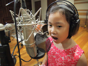 Penyanyi Cilik Rayvelin Meriahkan Asian Para Games dengan Cover Lagu