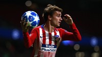 Penyerang Atletico Madrid Antoine Griezmann membuat kejutan dengan menempati peringkat tiga. Gaji bulanannya mencapai 3,3 juta euro atau sekitar Rp 52,1 miliar. (Foto: Gonzalo Arroyo Moreno/Getty Images)