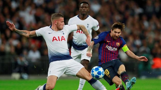 Messi mencetak dua gol di pertemuan pertama melawan Tottenham.