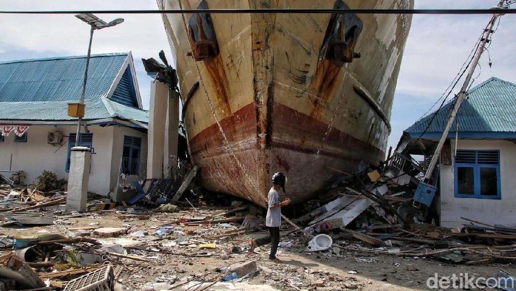 KM Sabuk Nusantara 39, Kapal 500 Ton yang Terseret ke Daratan KM Sabuk Nusantara 39, Kapal 500 Ton yang Terseret ke Daratan