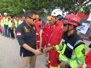 Keliling Siang-Malam, Jonan Cek Listrik dan BBM di Palu