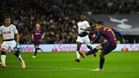 Barcelona bertandang ke Wembley, Kamis (4/10/2018) dinihari WIB di matchday 2 Liga Champions. Blaugrana langsung unggul di menit kedua melalui sepakan Philippe Coutinho. (Foto: Dylan Martinez/REUTERS)