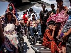 Ibu dan 3 Anaknya Berjalan 10 Jam Menuju Bandara Usai Gempa Palu