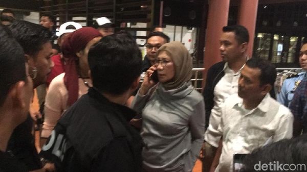 Potret Ratna Sarumpaet saat Ditangkap di Bandara Soetta
