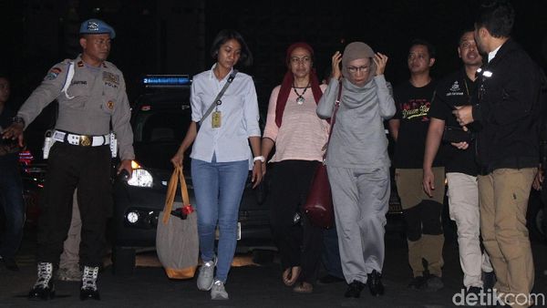 Potret Malam Panjang Ratna Sarumpaet: Ditangkap hingga Digeledah