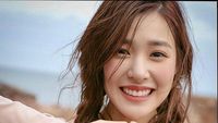 Artis-artis yang Pernah Mengidap Skoliosis Seperti Tiffany Young