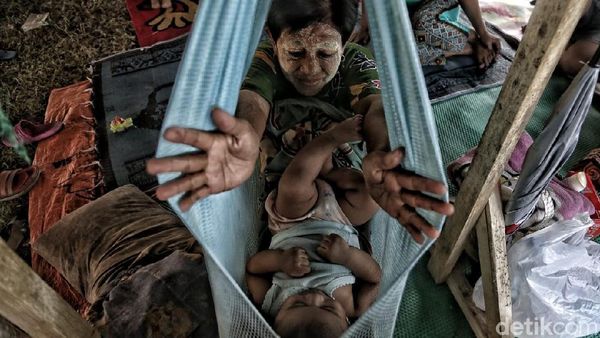 Ekspresi Anak-anak Korban Gempa yang Terpaksa Mengungsi