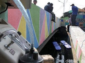 Nano Bubble Kembali Diterjunkan Atasi Bau di Kali Item Nano Bubble Kembali Diterjunkan Atasi Bau di Kali Item