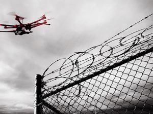 Drone Seliweran Bikin Bandara di Inggris Tutup