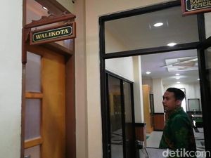 Ruang Wali Kota Pasuruan Juga Disegel KPK Ruang Wali Kota Pasuruan Juga Disegel KPK