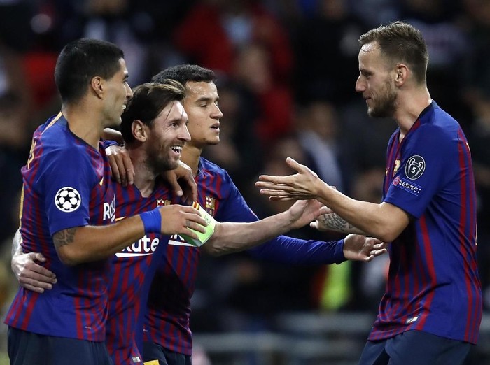 LONDON, ENGLAND - OCTOBER 03:  Lionel Messi of Barcelona celebrates after scoring his team's third goal with teammates Luis Suarez, Philippe Coutinho and Ivan Rakitic during the Group B match of the UEFA Champions League between Tottenham Hotspur and FC Barcelona at Wembley Stadium on October 3, 2018 in London, United Kingdom.  (Photo by Julian Finney/Getty Images)