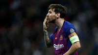 Selebrasi gol itu kemudian Messi akhiri dengan memberi kiss bye. Di laga itu, Messi bikin dua gol untuk membantu Barcelona menang 4-2 atas Tottenham di matchday kedua Liga Champions. (Foto: Julian Finney/Getty Images)