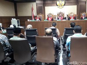 Hakim ke Anggota DPRD di Sidang Zumi Zola: Anda Dapat Uang atau Ayam?
