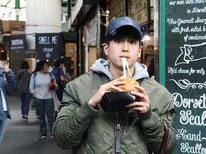 Begini Nih Gaya Kulineran Chanon Santinatornkul, Artis Ganteng Thailand Begini Nih Gaya Kulineran Chanon Santinatornkul, Artis Ganteng Thailand