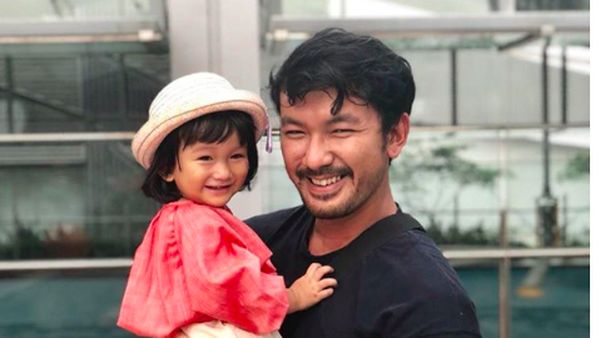 7 Foto yang Buktikan Rio Dewanto dan Si Kecil Salma Mirip Banget