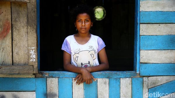 Kenalkan, Nobi Si Bocah Pemanjat Pohon Pinang asal Jayapura