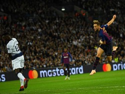 Barcelona lantas menggandakan keunggulan melalui tembakan spektakuler Ivan Rakitic di menit ke-28. (Foto: Dylan Martinez/REUTERS)