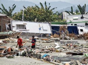 25 Alat Berat Dikerahkan untuk Evakuasi Korban Gempa Sulteng