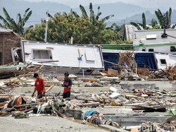 25 Alat Berat Dikerahkan untuk Evakuasi Korban Gempa Sulteng