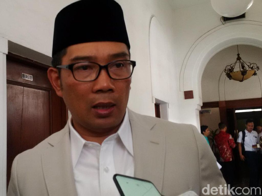 Ridwan Kamil Pertimbangkan Cabut Pergub 54 Soal UMP 2019 Ridwan Kamil Pertimbangkan Cabut Pergub 54 Soal UMP 2019