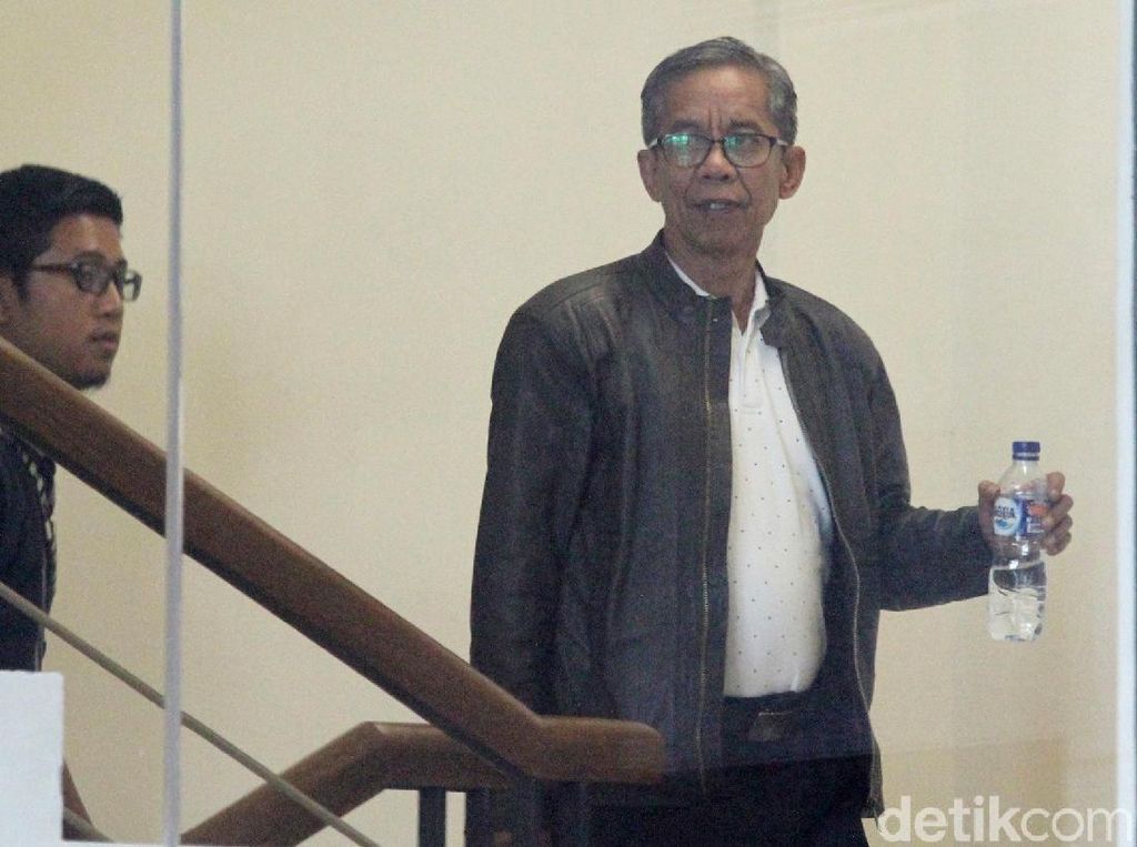 Kepala Kantor Pajak Ambon Bantah Terima Suap: Uang Rp 8,5 M Pinjaman Kepala Kantor Pajak Ambon Bantah Terima Suap: Uang Rp 8,5 M Pinjaman