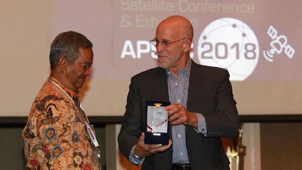 Lifetime Achievement untuk Dirut PSN