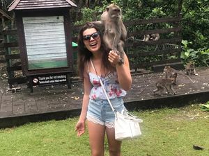 Potret Liburan Pramugari Emirates yang Jadi Miss Skotlandia 2018 Potret Liburan Pramugari Emirates yang Jadi Miss Skotlandia 2018