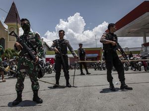 Polisi dan TNI Bersenjata Jaga SPBU di Palu