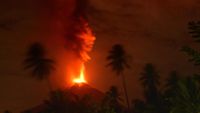 Penampakan Letusan Stromboli Gunung Soputan di Minahasa