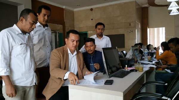 Ramai-ramai Laporkan Penebar Hoaks ke Polisi