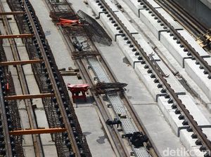 Rel Dipasang, Ini Penampakan Terkini Proyek LRT Jabodebek