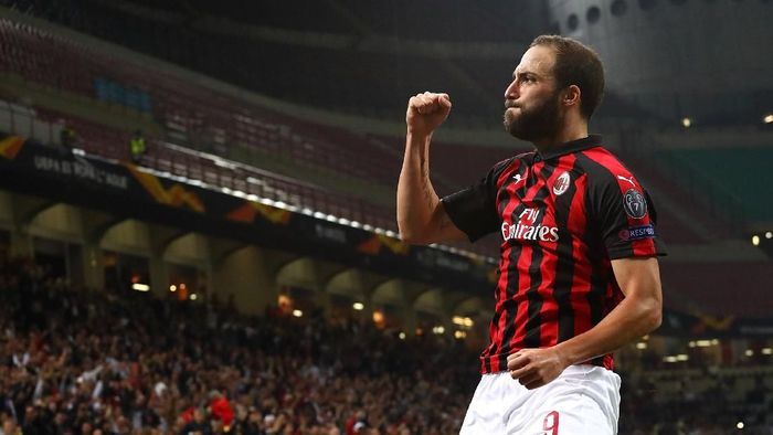Gonzalo Higuain akan menjadi tumpuan AC Milan menghadapi Inter Milan. (Foto: Marco Luzzani/Getty Images) Gonzalo Higuain akan menjadi tumpuan AC Milan menghadapi Inter Milan. (Foto: Marco Luzzani/Getty Images)