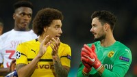 Dari sektor kiper, pemain Borussia Dortmund Roman Buerki jadi yang terbaik usai membuat lima penyelamatan dan membawa timnya menang 3-0 atas As Monaco. (Leon Kuegeler/Reuters)