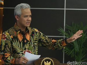 Ganjar Minta Kemenag Dampingi Calon Jemaah Umroh yang Batal Berangkat Ganjar Minta Kemenag Dampingi Calon Jemaah Umroh yang Batal Berangkat