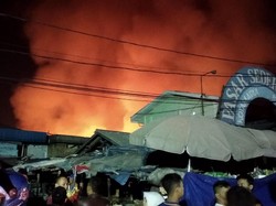Kebakaran Pasar Sederhana Bandung, Lebih 5 Mobil Damkar Merapat