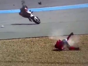 Lorenzo Mundur dari MotoGP Thailand 2018 Lorenzo Mundur dari MotoGP Thailand 2018