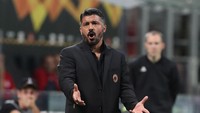 Aksi Gennaro Gattuso di pinggir lapangan memberi instruksi pada pemainnya (Marco Luzzani/Getty Images)