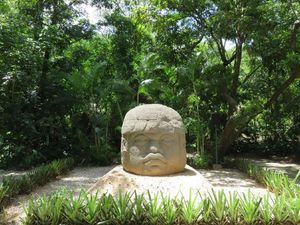 Bikin Malu! 2 WNI Rusak Benda Kuno Taman Arkeologi Meksiko