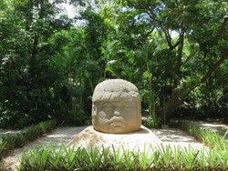 Bikin Malu! 2 WNI Rusak Benda Kuno Taman Arkeologi Meksiko