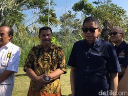 Pagi-pagi Jonan Pantau Gunung Agung