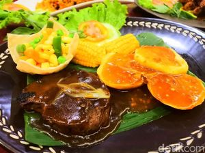 Ada Nasi Goreng dan Bistik dengan Sentuhan Baru yang Sedap di Sini Ada Nasi Goreng dan Bistik dengan Sentuhan Baru yang Sedap di Sini