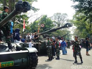Ayo ke Pameran TNI, Banyak Tank Mejeng di Gedung Sate