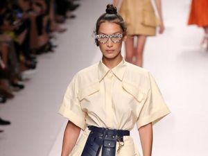 Tren di Pekan Mode Dunia, Seperti Ini Jika Bicycle Pants Jadi Busana Formal Tren di Pekan Mode Dunia, Seperti Ini Jika Bicycle Pants Jadi Busana Formal