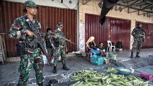 TNI Bersenjata Jaga Pasar Manonda Palu