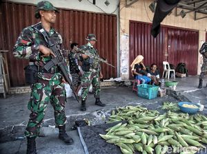 TNI Bersenjata Jaga Pasar Manonda Palu