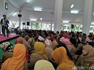 Ribuan Honorer di Lebak Istigasah di Pendapa Bupati, Minta Tes CPNS