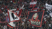Dukungan penuh diberikan Milanisti dalam laga tersebut (Marco Luzzani/Getty Images)